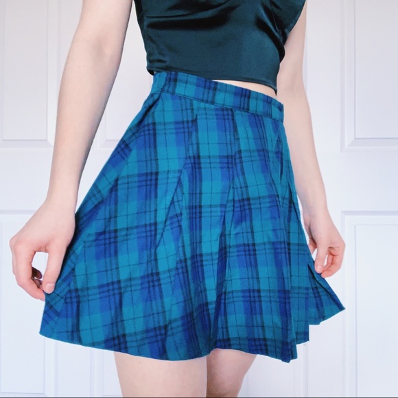 Plaid schoolgirl mini-skirt - Picture 3 of 5